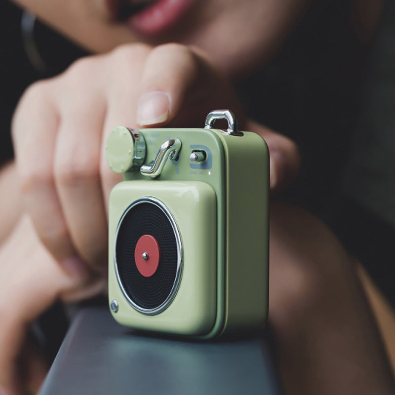 Retro small speaker car mini speaker Retro small speaker car mini speaker